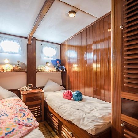 Spacious Yacht Hotel Barcelona City Center 5 Cabins Εξωτερικό φωτογραφία