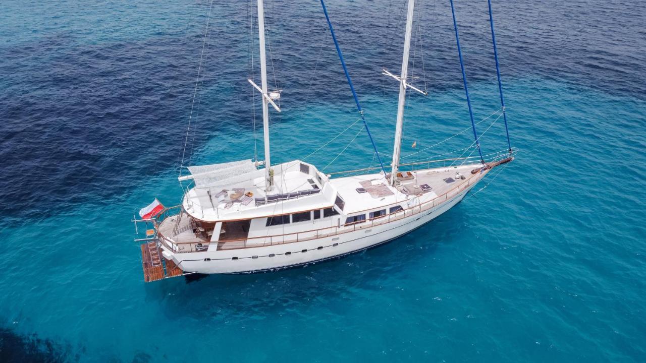 Spacious Yacht Hotel Barcelona City Center 5 Cabins Εξωτερικό φωτογραφία