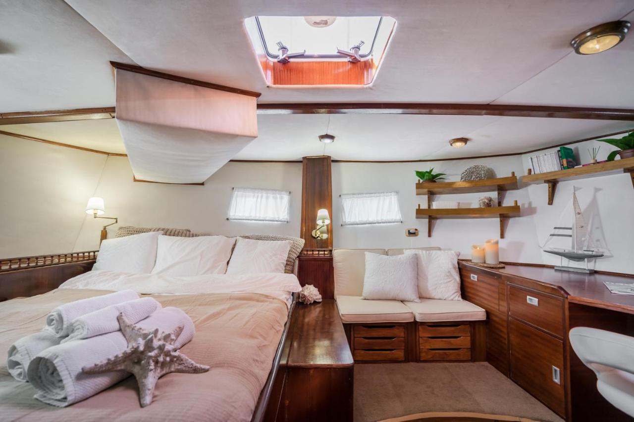 Spacious Yacht Hotel Barcelona City Center 5 Cabins Εξωτερικό φωτογραφία
