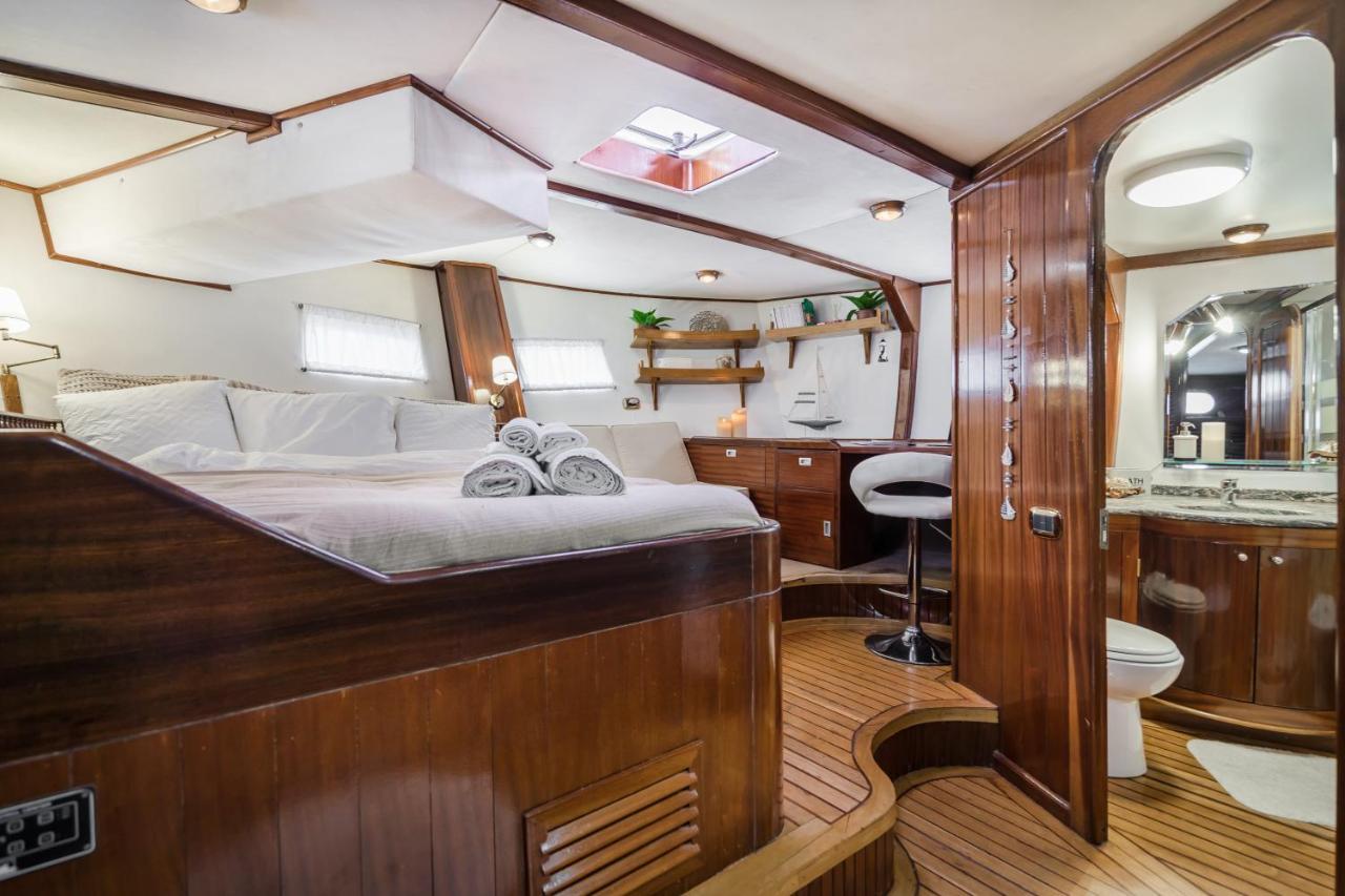 Spacious Yacht Hotel Barcelona City Center 5 Cabins Εξωτερικό φωτογραφία