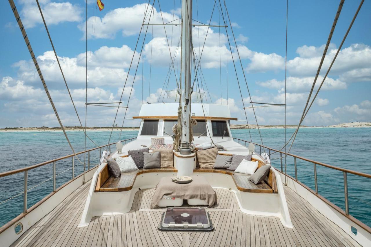 Spacious Yacht Hotel Barcelona City Center 5 Cabins Εξωτερικό φωτογραφία