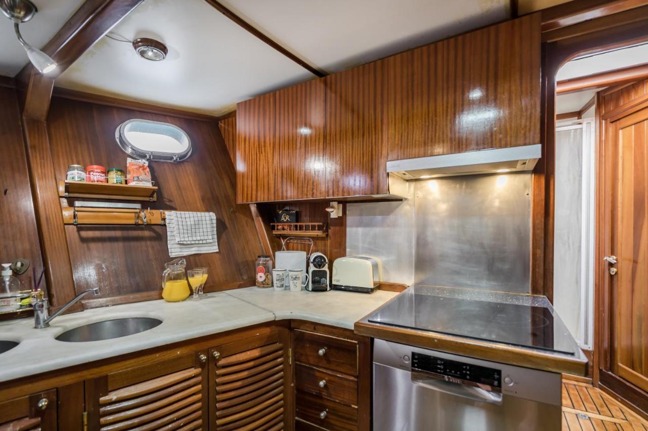 Spacious Yacht Hotel Barcelona City Center 5 Cabins Εξωτερικό φωτογραφία