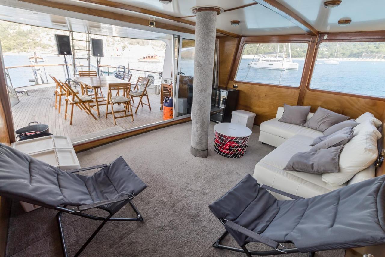 Spacious Yacht Hotel Barcelona City Center 5 Cabins Εξωτερικό φωτογραφία