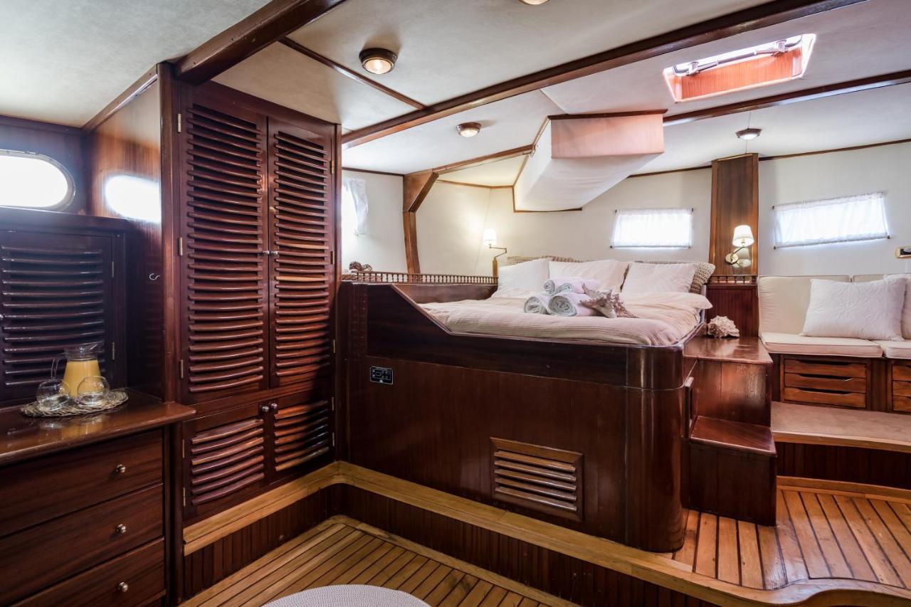 Spacious Yacht Hotel Barcelona City Center 5 Cabins Εξωτερικό φωτογραφία