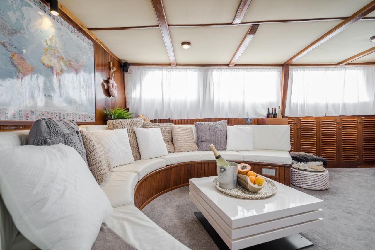 Spacious Yacht Hotel Barcelona City Center 5 Cabins Εξωτερικό φωτογραφία