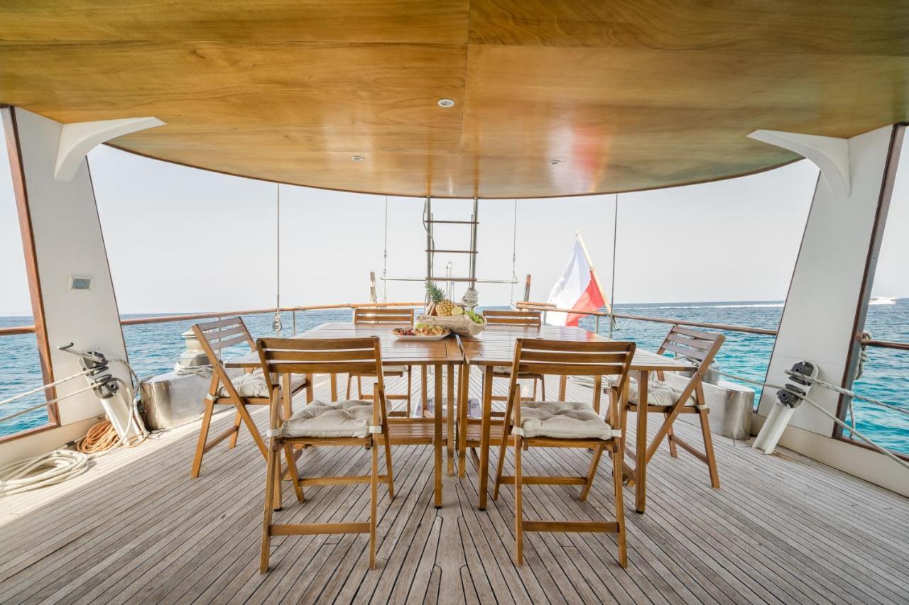 Spacious Yacht Hotel Barcelona City Center 5 Cabins Εξωτερικό φωτογραφία