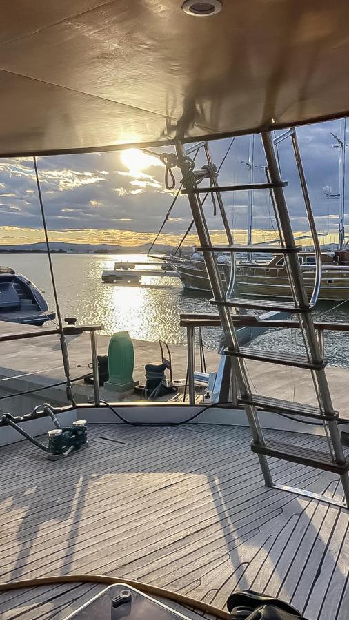 Spacious Yacht Hotel Barcelona City Center 5 Cabins Εξωτερικό φωτογραφία
