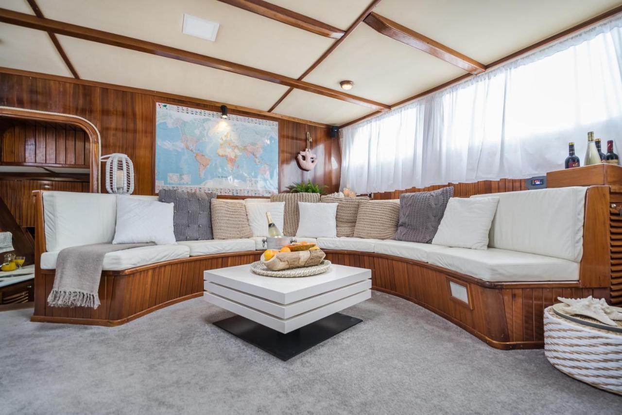Spacious Yacht Hotel Barcelona City Center 5 Cabins Εξωτερικό φωτογραφία