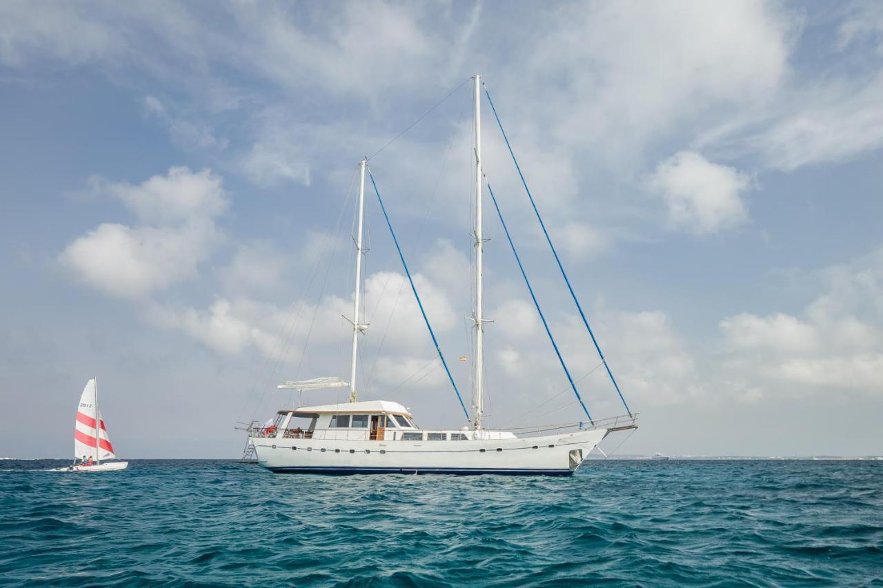 Spacious Yacht Hotel Barcelona City Center 5 Cabins Εξωτερικό φωτογραφία