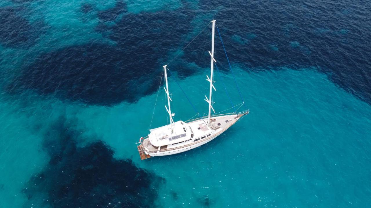 Spacious Yacht Hotel Barcelona City Center 5 Cabins Εξωτερικό φωτογραφία